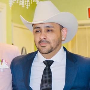 Meet your Posher, Efrain